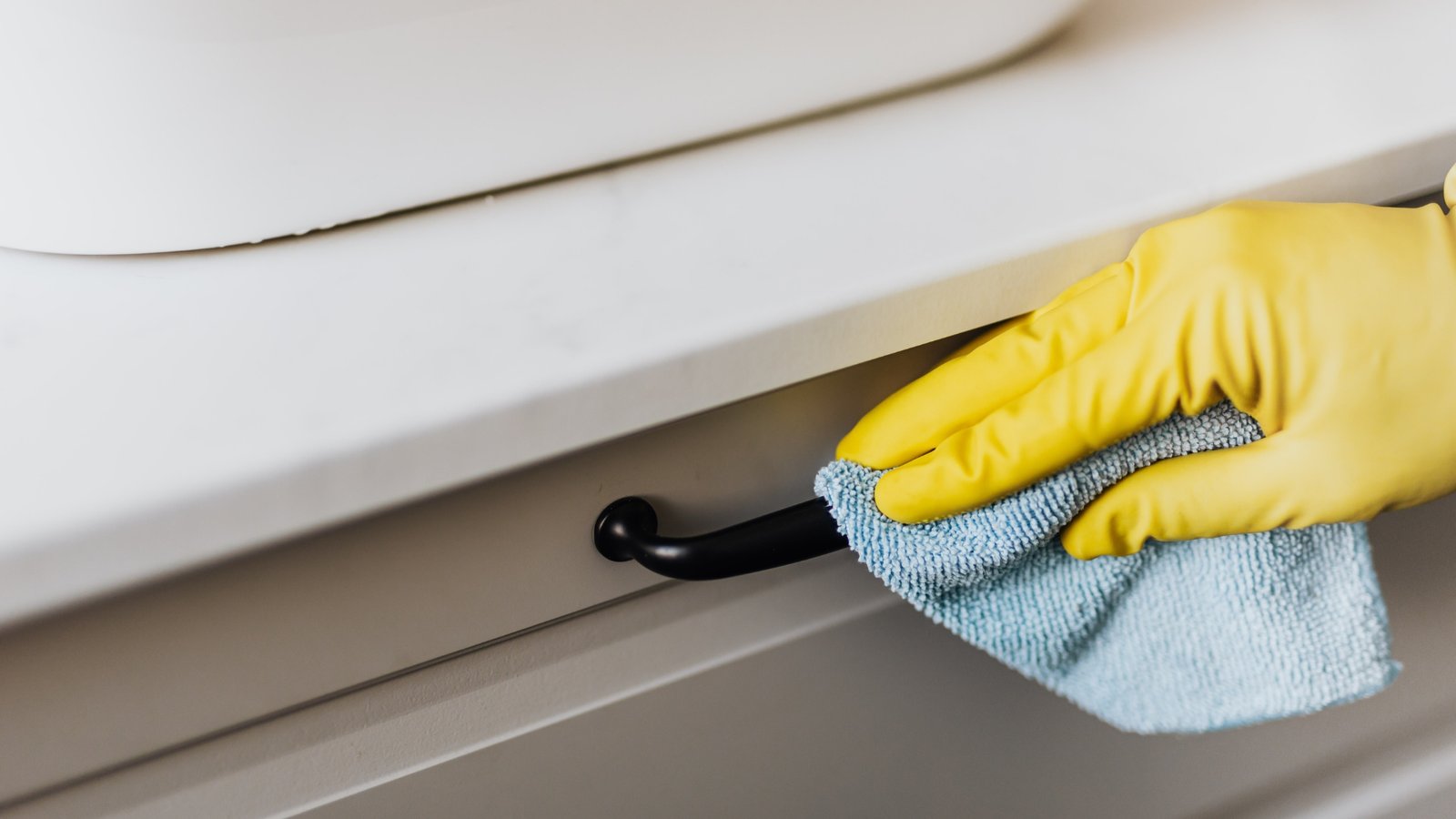 Deep Cleaning vs. Regular Cleaning What Roxshire Homeowners Should Know