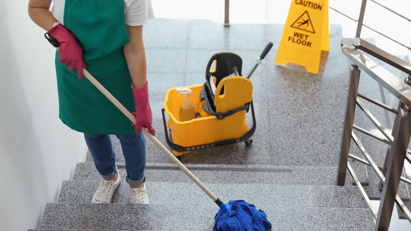 why manchester businesses are investing in regular commercial cleaning services